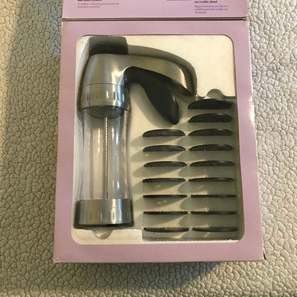 Wilton Cookie Pro Ultra II Cookie Press 16 Disks Spritz Maker 2104-4018 Silver